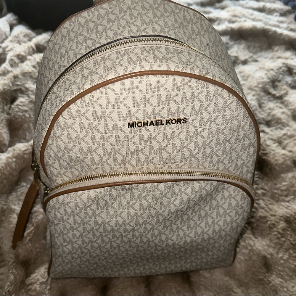 Michael Kors Abbey Large Backpack Vanilla/Acorn MK Signature Logo Print